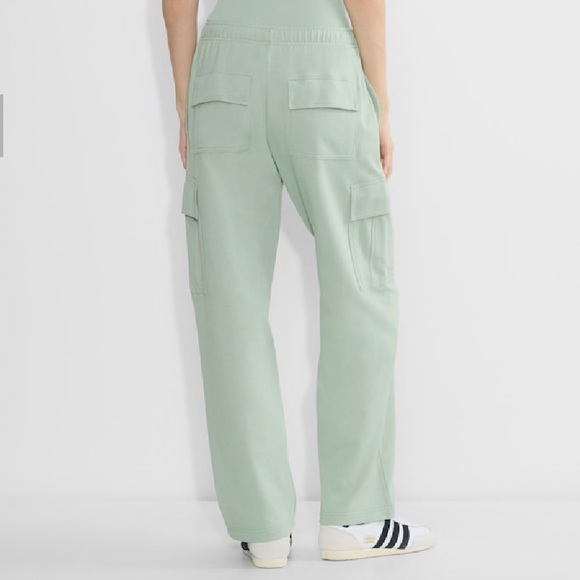 Aritzia Sweatfleece Terry Cargo Sweatpant - Picture 2 of 4